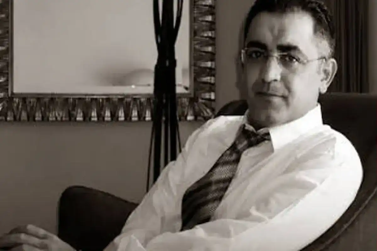 من هو شهاب زريوح؟.. قصة رحيل مقدم نشرات الأخبار بالقناة الأولى المغربية وتفاصيل مسيرته