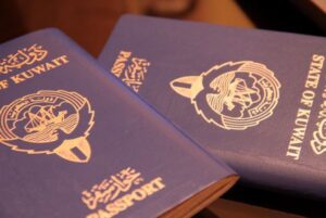 رسميًا.. تفاصيل سحب الجنسية الكويتية من والد فواز الكثيري وقرارات تشمل المئات