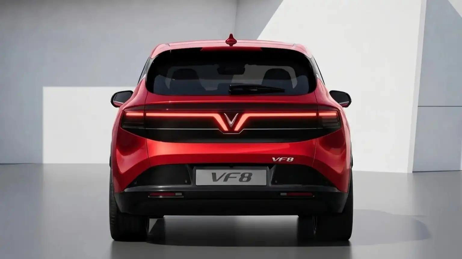 فينفاست VF8 2026 الكهربائية الجديدة.. مدى 500 كم ومنافسة شرسة في سوق الـSUV