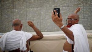 هل يجوز التصوير أثناء الحج؟.. الإفتاء والأزهر يوضحان الحكم الشرعي بالتفصيل