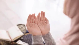 أدعية ليلة عرفة المباركة 2026 وأفضل الأعمال المستحبة للمسلمين