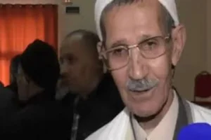 وفاة الشيخ محند الطيب مترجم القرآن إلى الأمازيغية.. الجزائر تودع أحد أبرز علمائها