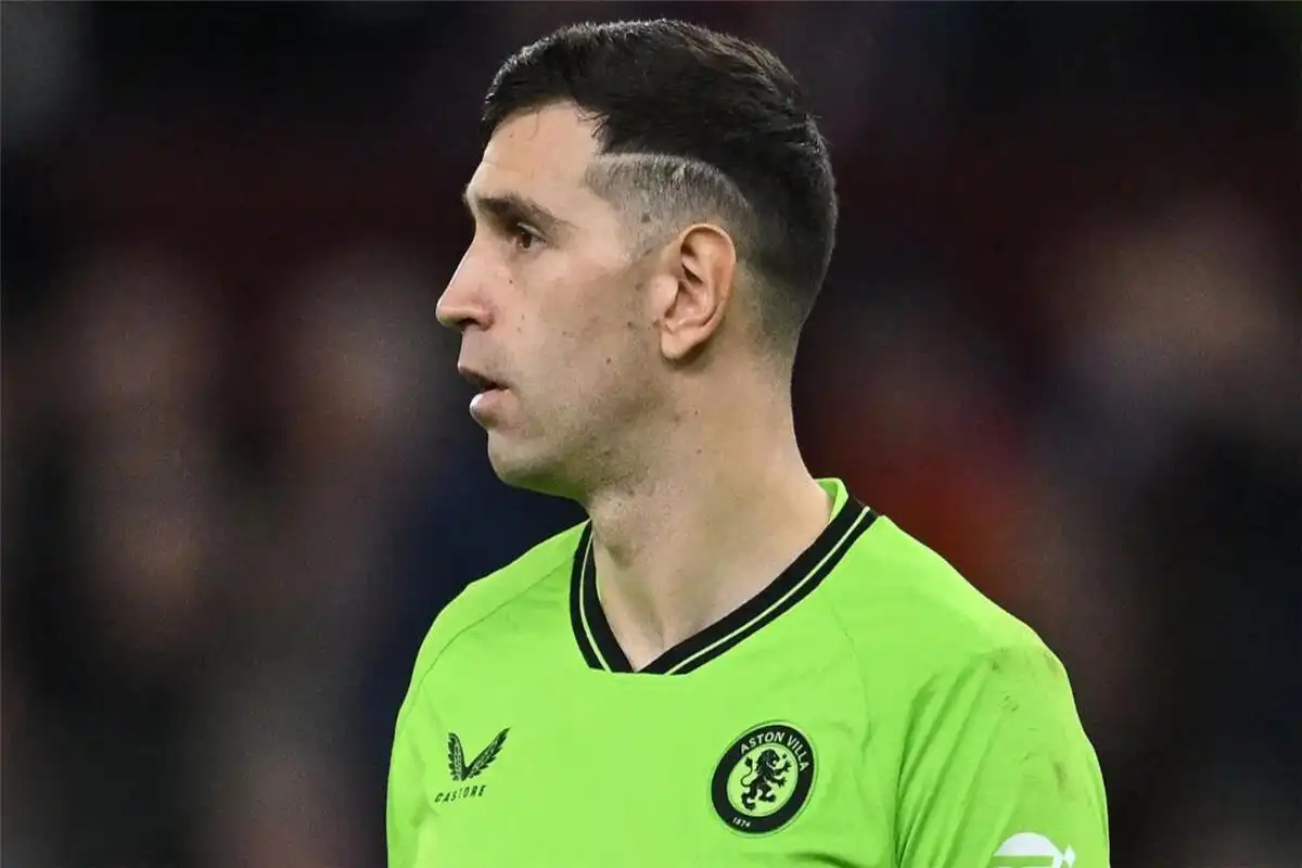 إيميليانو مارتينيز يحدد موقفه النهائي من مباراة الأرجنتين ضد الجزائر في كأس العالم 2026 بعد تعافيه الكامل وعودة قوية لتشكيلة التانغو
