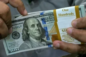 سعر الدولار اليوم 12-6-2026 أمام الجنيه المصري في البنك الأهلي.. كم سجل الأخضر الآن؟